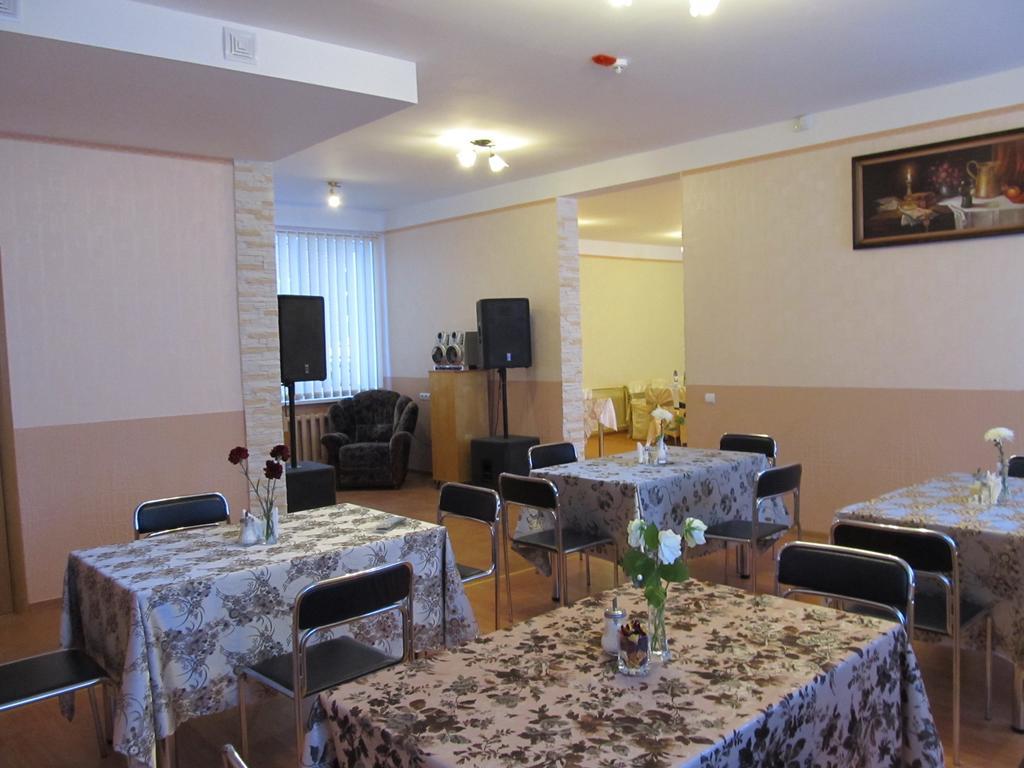 Viesu Maja Ezerkalns Hotel Krāslava Exterior foto