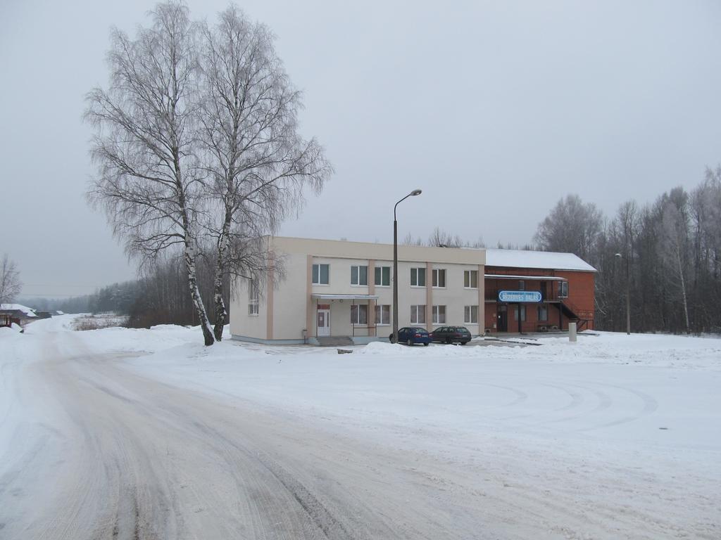 Viesu Maja Ezerkalns Hotel Krāslava Exterior foto