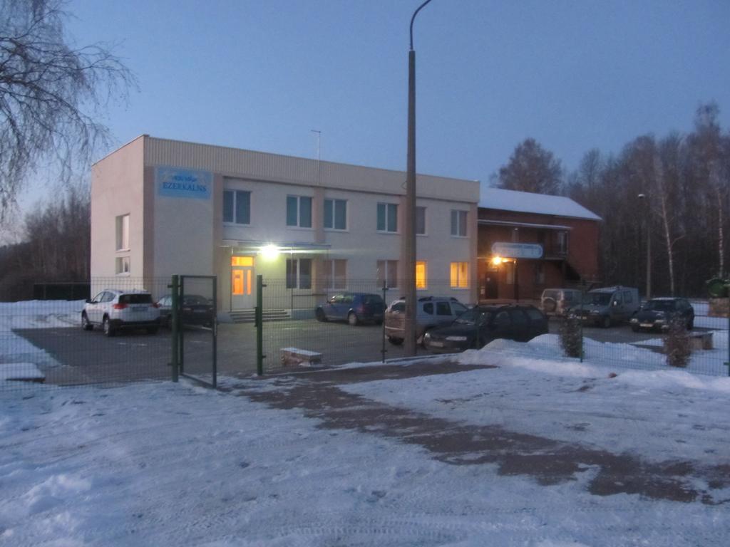 Viesu Maja Ezerkalns Hotel Krāslava Exterior foto